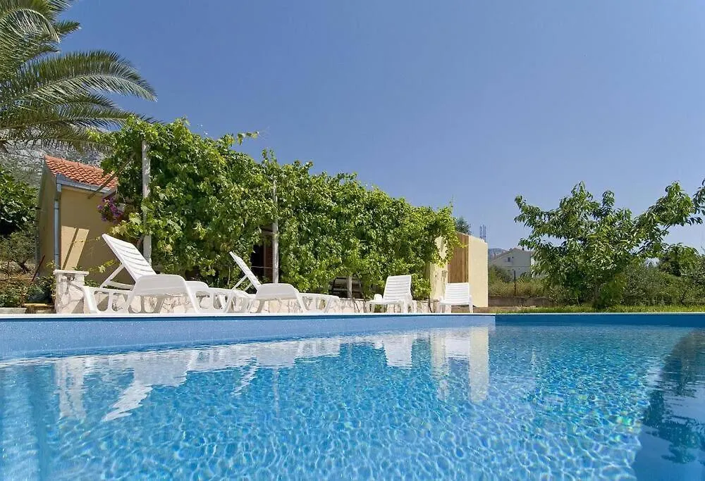 Eden Holiday House With Private Pool And Vineyard Kastela 0*,