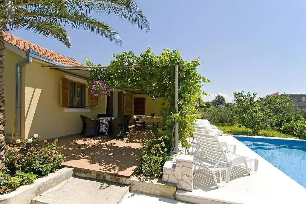 Eden Holiday House With Private Pool And Vineyard Kastela 0*,